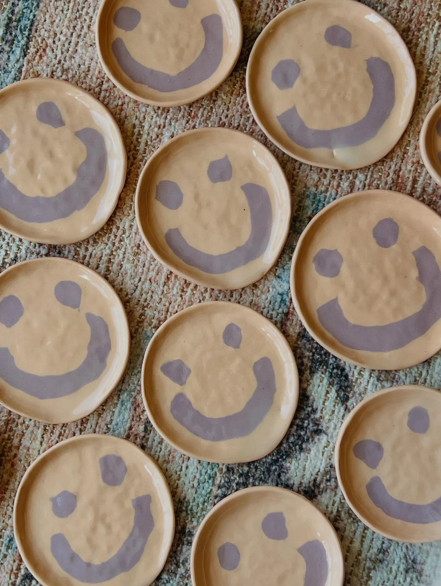 Stupidly obsessed with these little dumb dumbs. Gladys-approved nerikomi spoon rests!! I&rsquo;ll have a nice batch of these for @oddbirdfair this weekend 🙃🙂
.
.
.
#smiles #nerikomi #porcelain #nerikomihappyface #happyface #ceramics #pottery #yegce