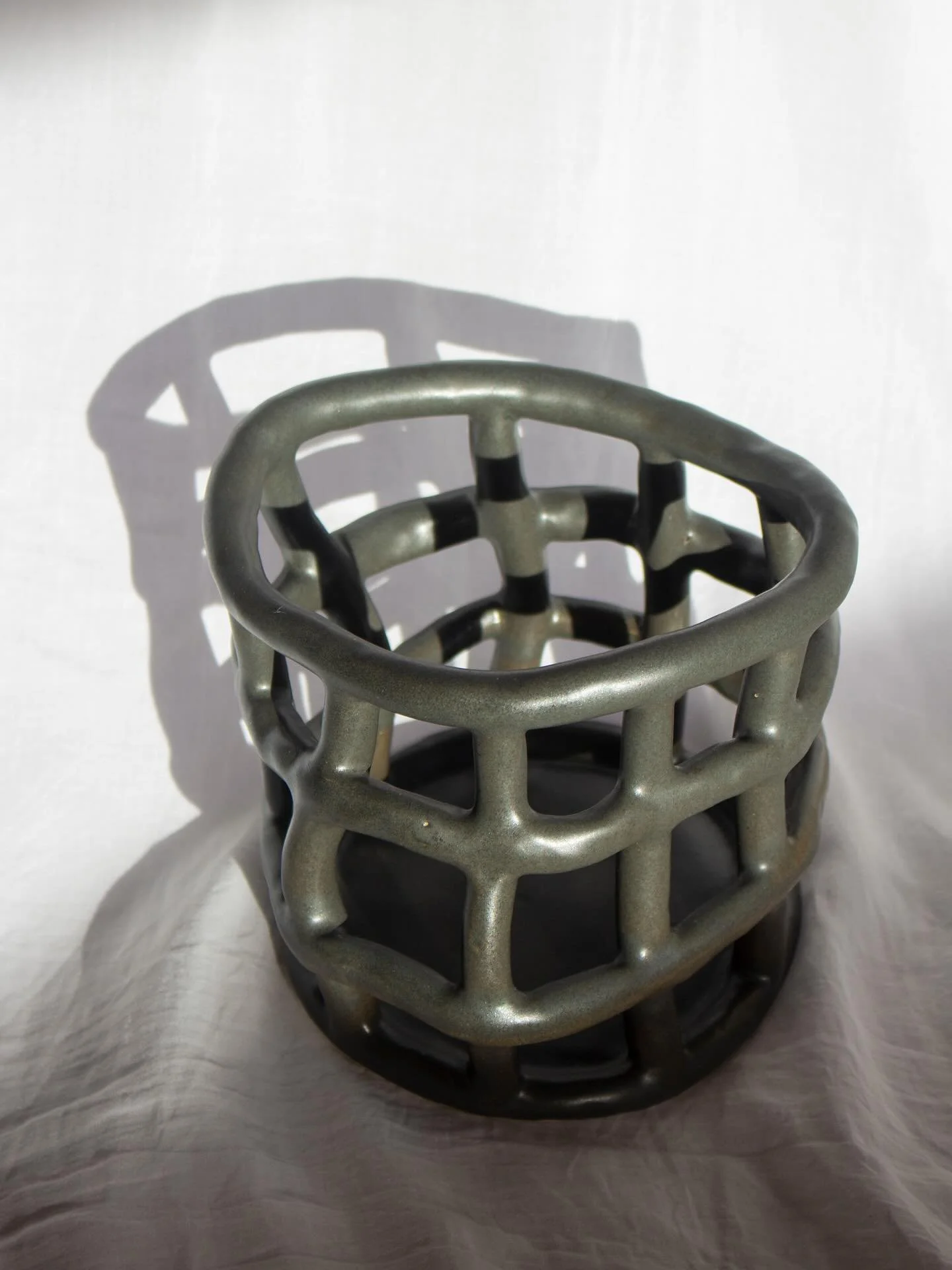 Big basket baby. I love this thing so much&hellip;kitchen utensil holder? Decorative waste basket? THE OPTIONS ARE ENDLESS anyways I&rsquo;ll have it @oddbirdfair this weekend HOPE TO SEE YOU ALL THERE!!!
.
.
.
#matteglaze #claybasket #pottery #ceram