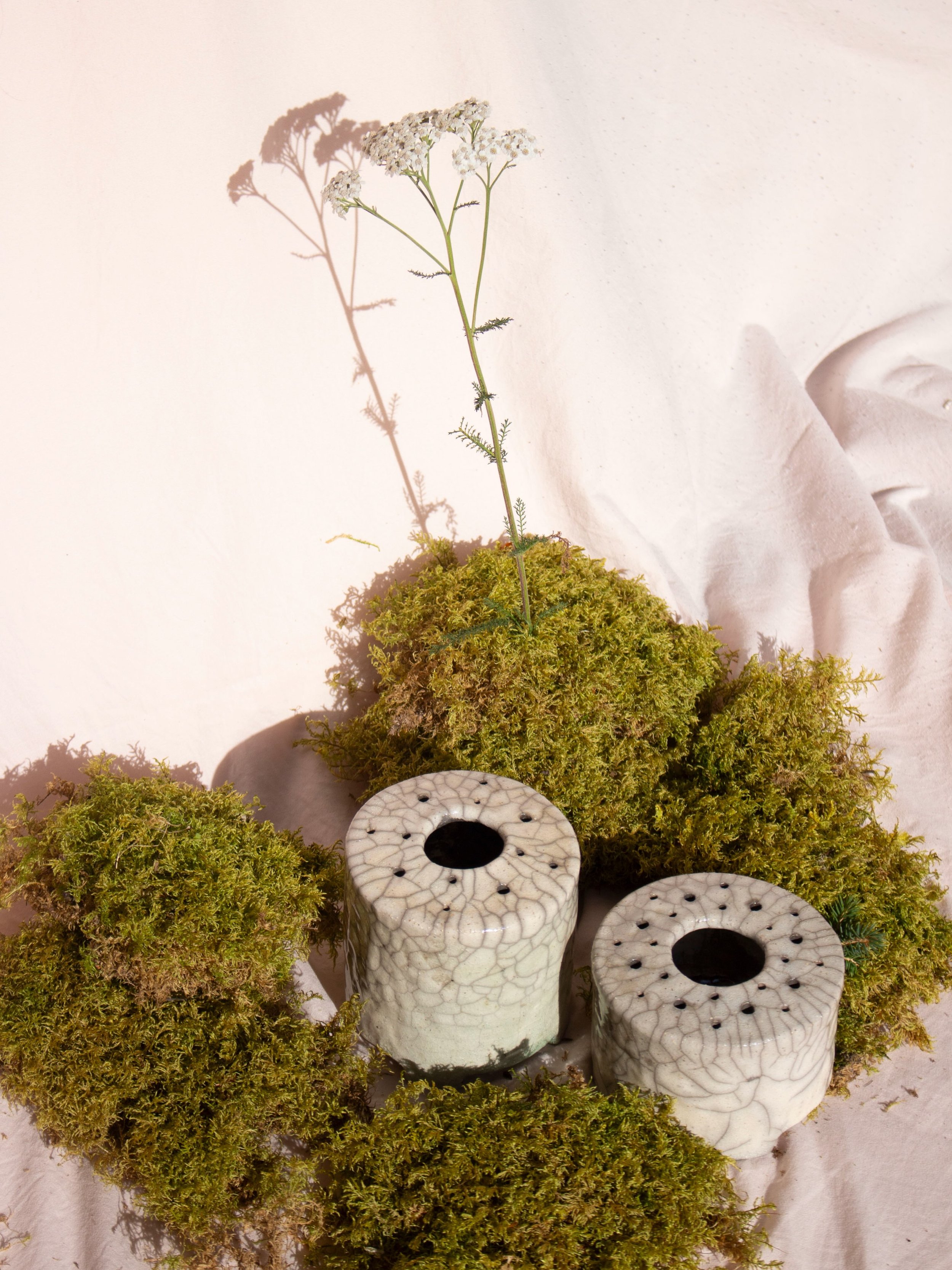 Some nice crackle Raku glaze for a Wednesday afternoon&hellip;I love how these stem vases turned out. The firing gods were generous on this day. 
.
.
.
#raku #rakucrackle #ceramics #stemvase #handbuiltpottery