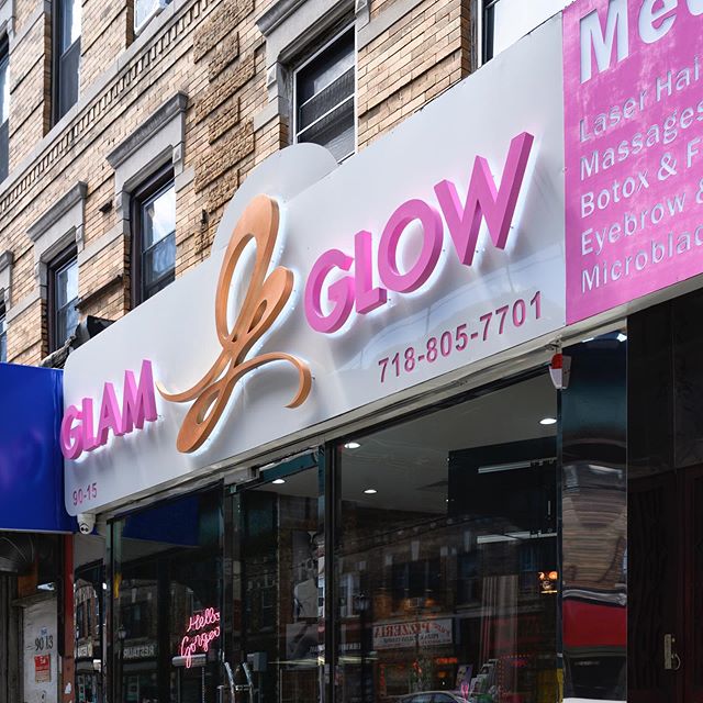 Let’s talk storefront design; it’s just as important as any interior for commercial spaces. We work diligently to incorporate our newly created brands in unique and eye catching ways that stand out from the rest of the crowd (or streetscape)! In these cases less is always more. We chose to use a simple glossy aluminum white background for a cleaner canvas and then our @glamglowmedspa logo pop by backlighting the letters. Doesn’t the custom emblem look gorgeous in rose gold and ties nicely into the interiors!?! 📸 : @haphotography.nyc #💗 #newkidontheblock #storefrontdesign #brandingiseverything #prettyinpink #woodhaven #jamaicaave