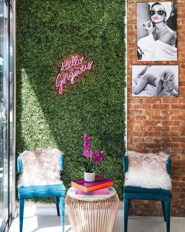 No reception is complete without a glamorous (and #instagramable ) waiting area and some colorful @assouline coffee table 📚 to make time fly! Passersby be like 😲 @glamglowmedspa @haphotography.nyc #receptiondesign #gorgeouswaitingarea #instagramwalls #hellogorgeous #studiobigny
