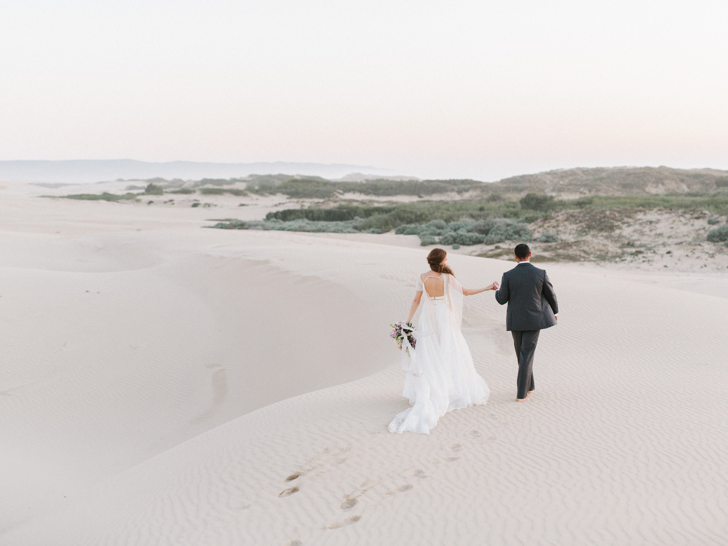 Like I said, pretties at the end of tunnel, like this Sand Dunes Styled Shoot by Tenth and Grace ;)