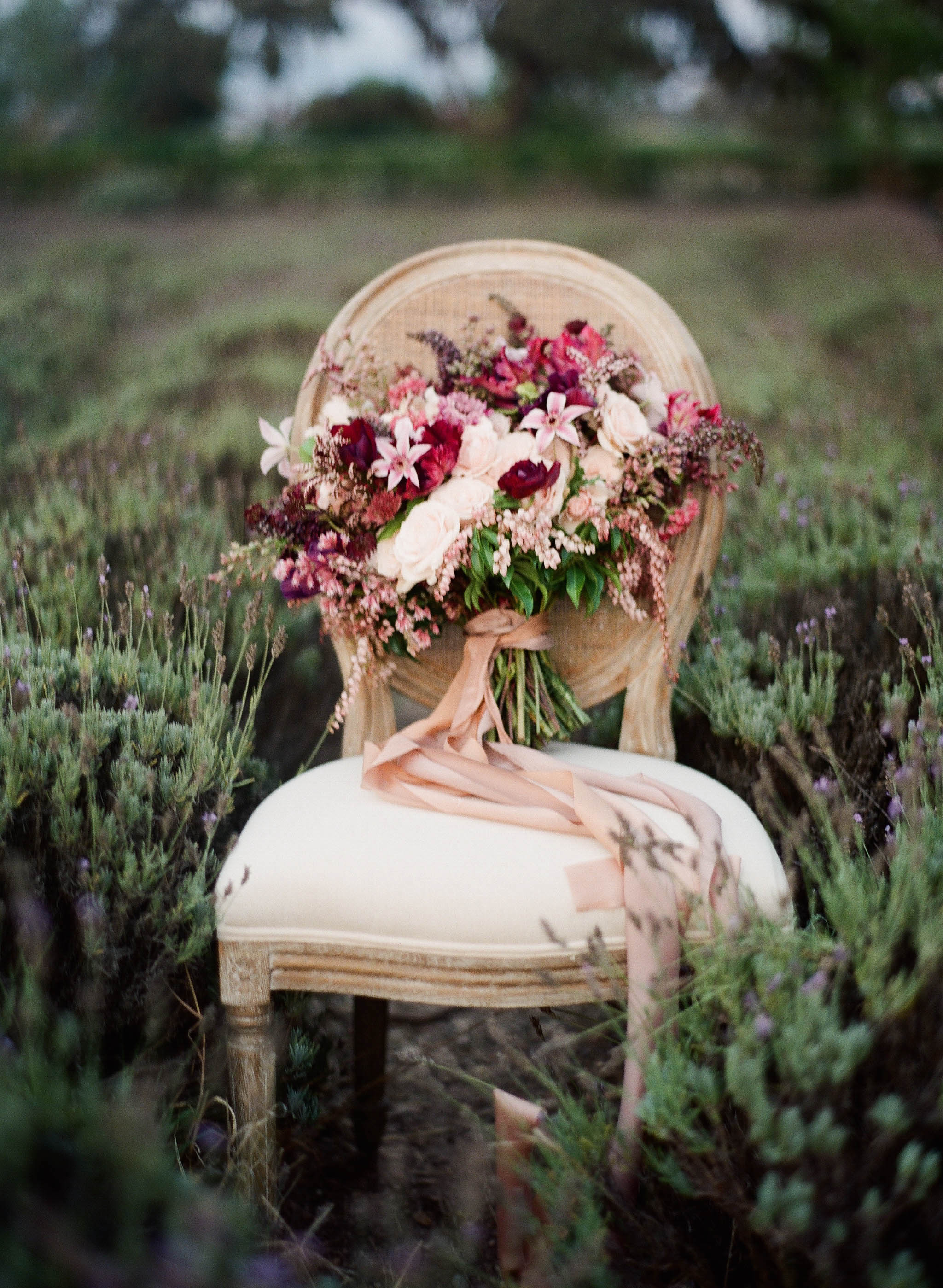 A little throw back to my very first styled shoot that got published (in Style Me Pretty nevertheless), which leads to my very first real clients from a vendor from this shoot! Yes, so many memorable "first" here! Photography by Jennifer Kulakowski .