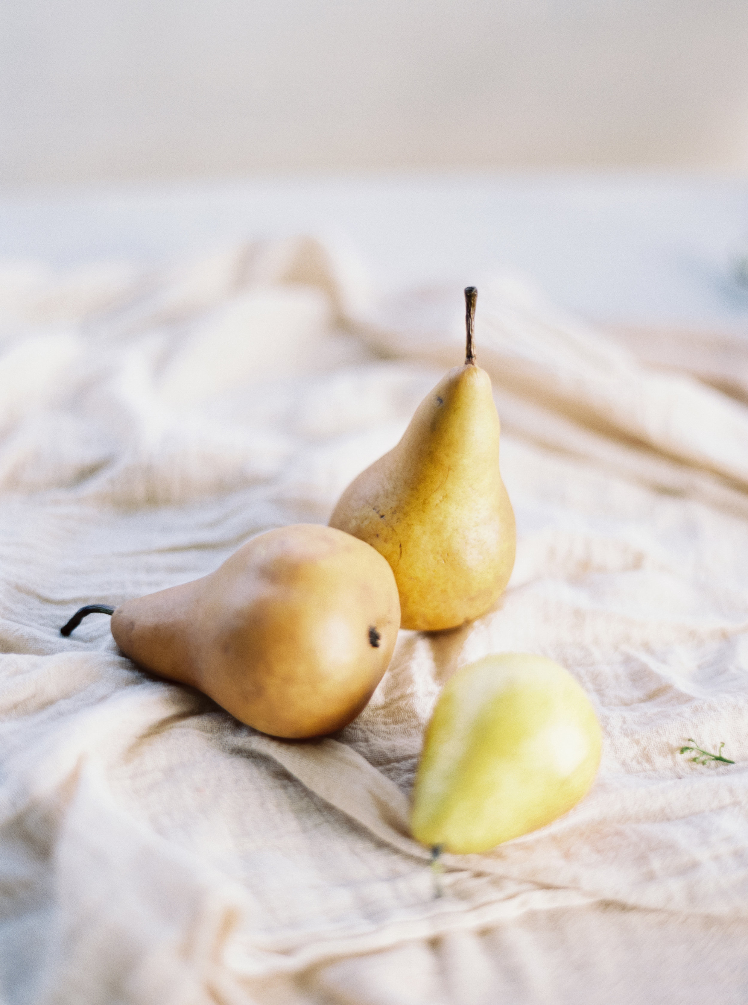 Because fear rhyme with pear! Just kidding, but all the perfections shown in this styled shoot might look like the ultimate show of confidence, but you have no idea how many times Jenn from Jenn Sanchez Design second guessed herself and had to tweak this pear arrangement to look "effortless"! Photo by Luna de Mare Photography