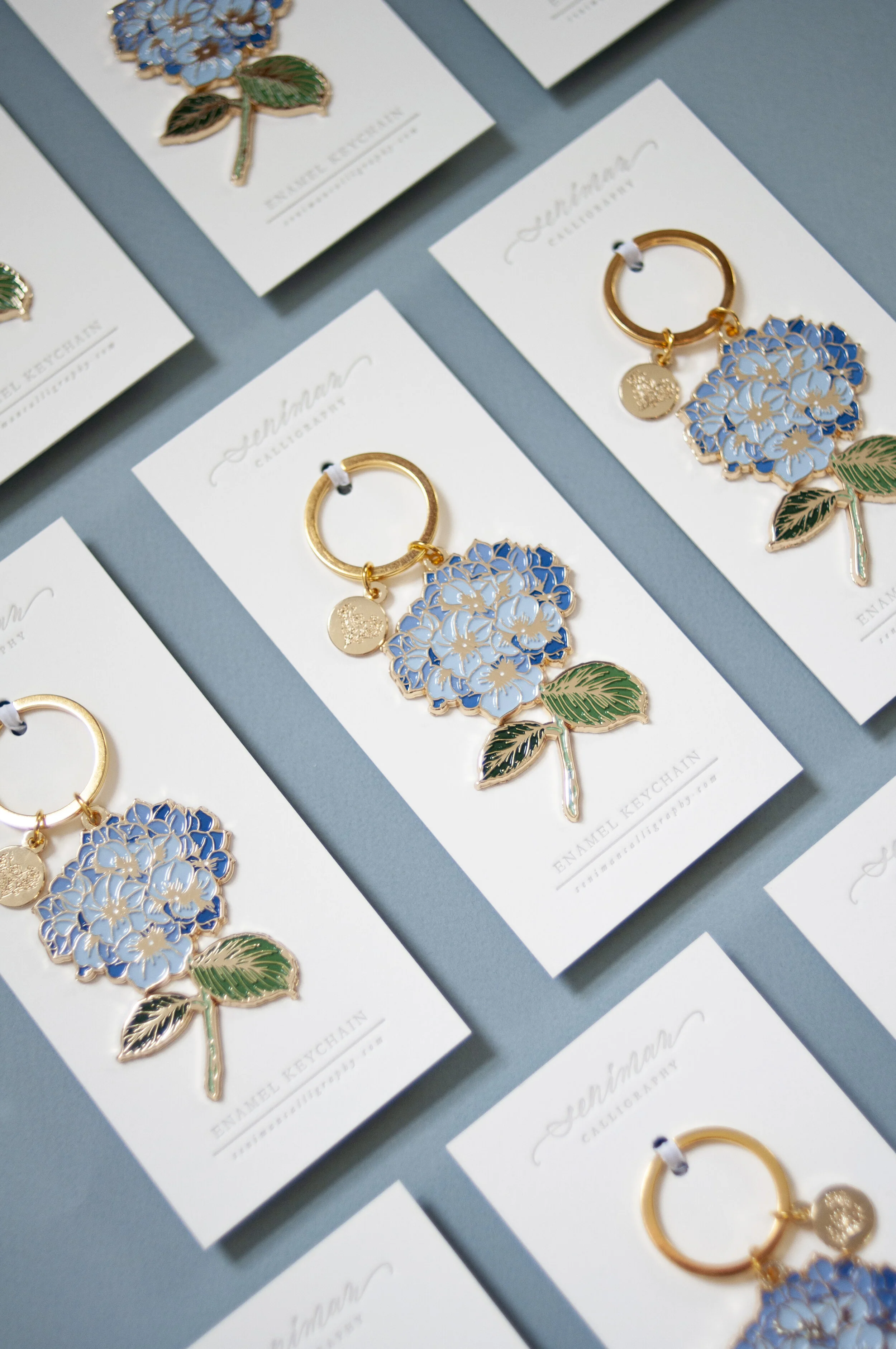 seniman calligraphy hydrangea keychain brighter and less yellow_3.JPG