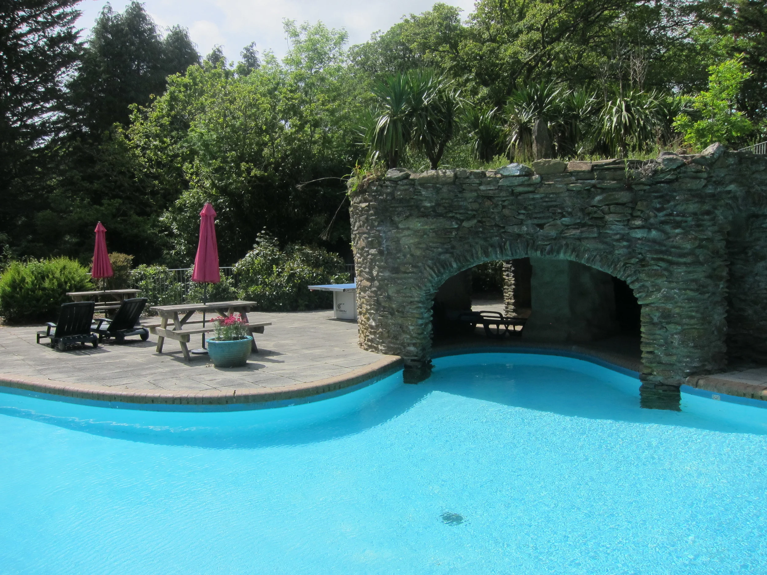 Outdoor pool (heated in summer) 