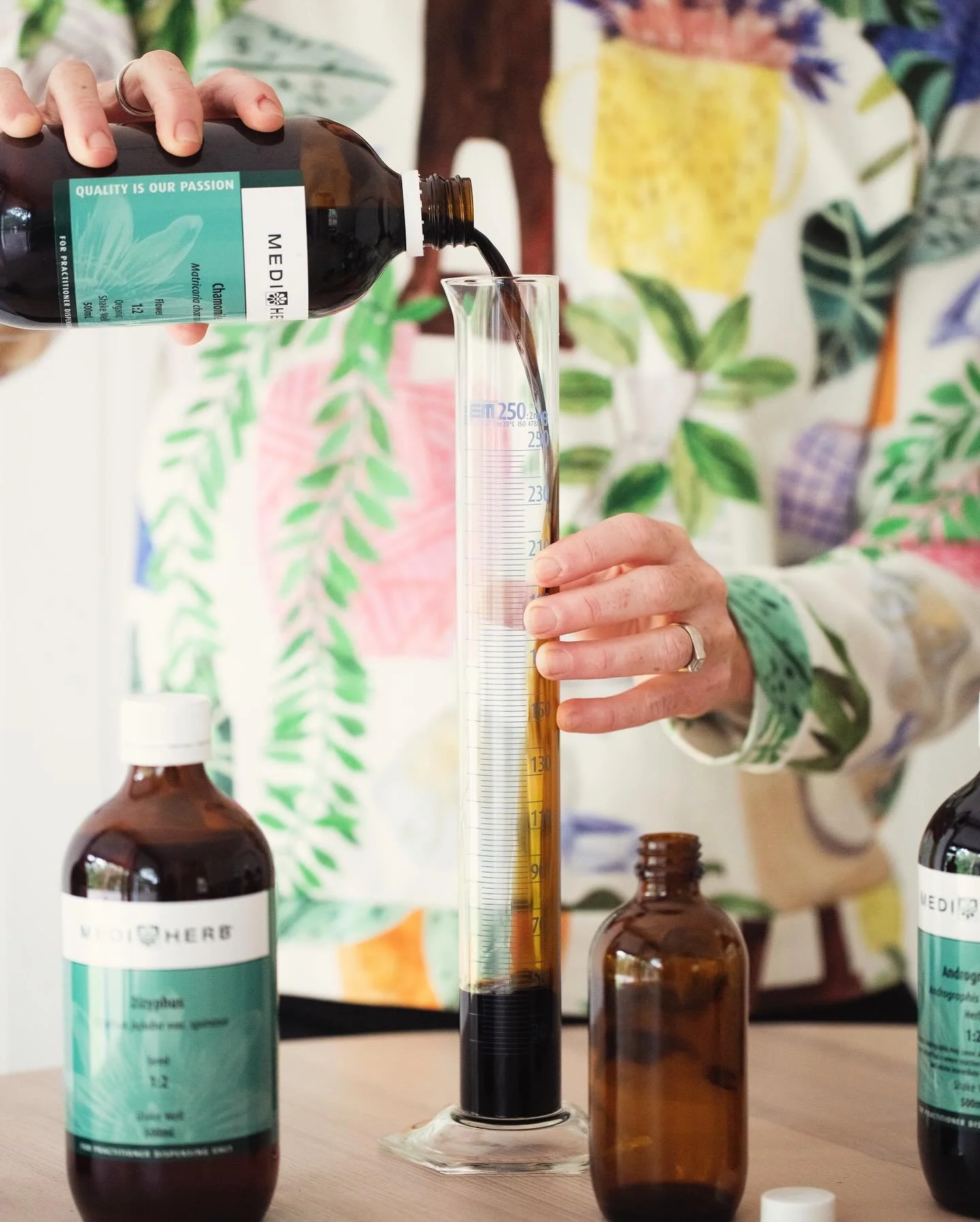 ::
End of year leave 
Dec 18 - Jan 3rd

If you&rsquo;re needing a refill of your tonic or script, please let me know by Dec 11. 

Email your orders through. 
X
::

📸 by @b_o_w_o_n_g