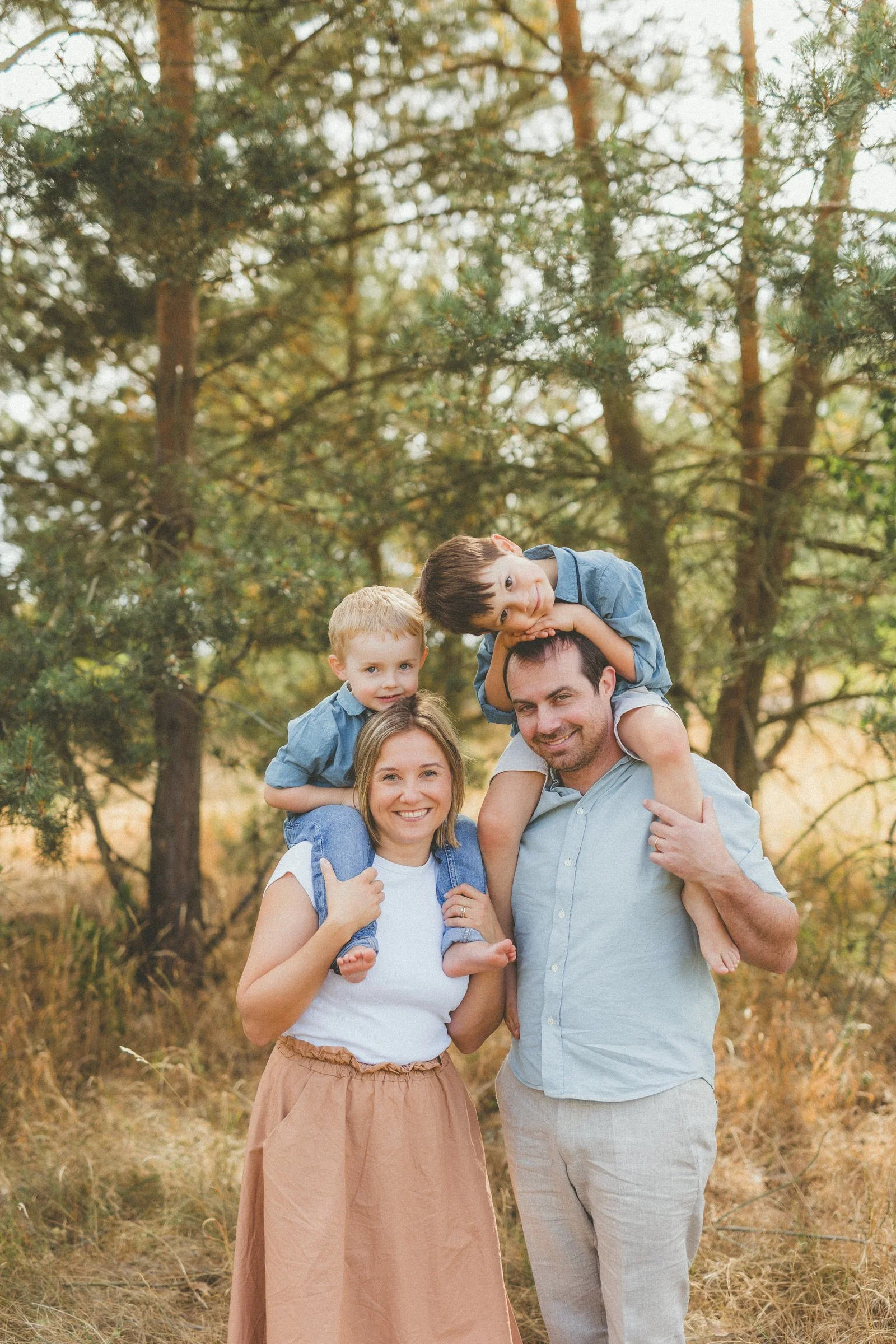 outdoor-familienfotografie-wald-brandenburg.jpg