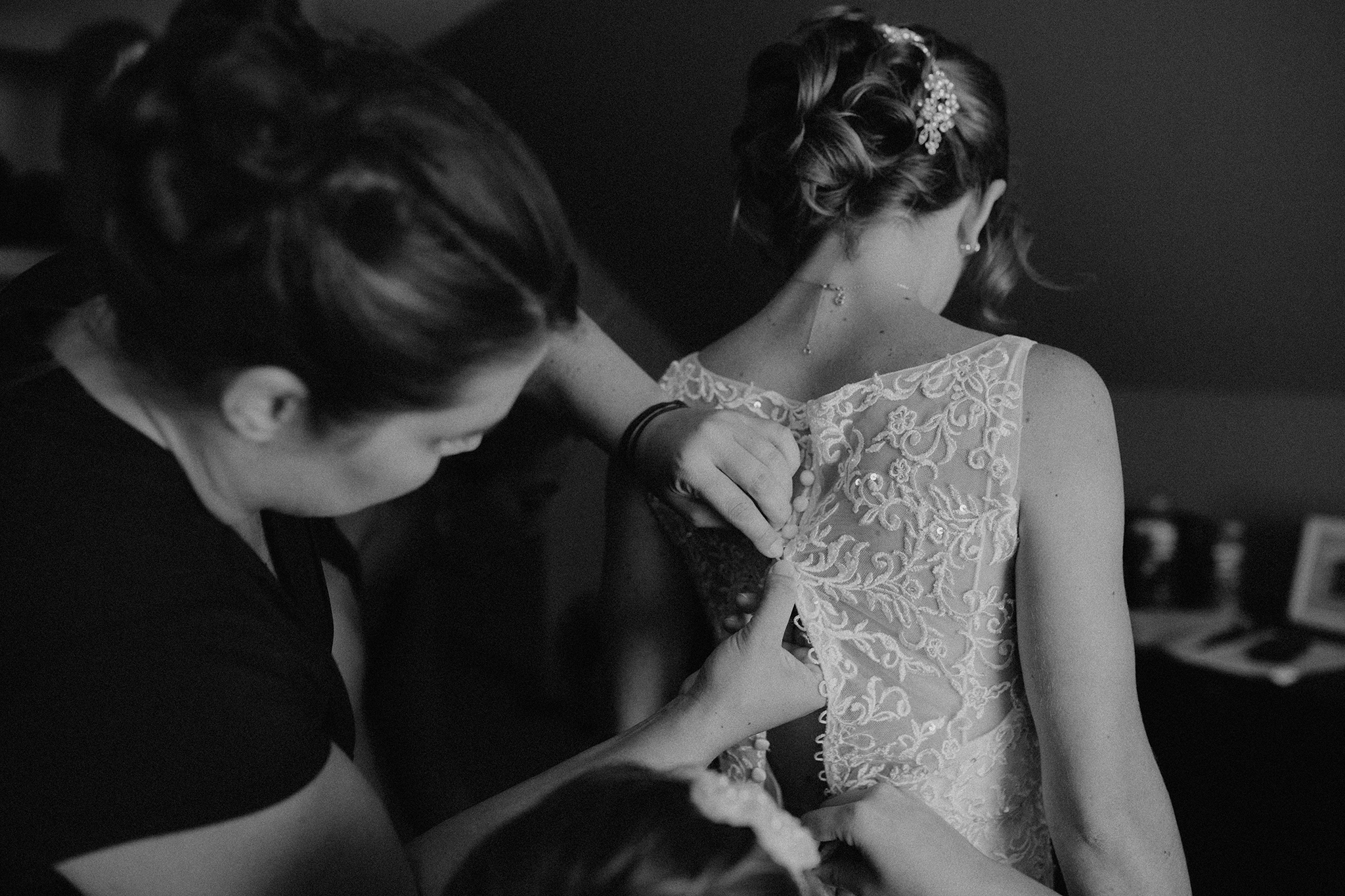 vermont-wedding-photographer-bride-getting-ready-2.jpg