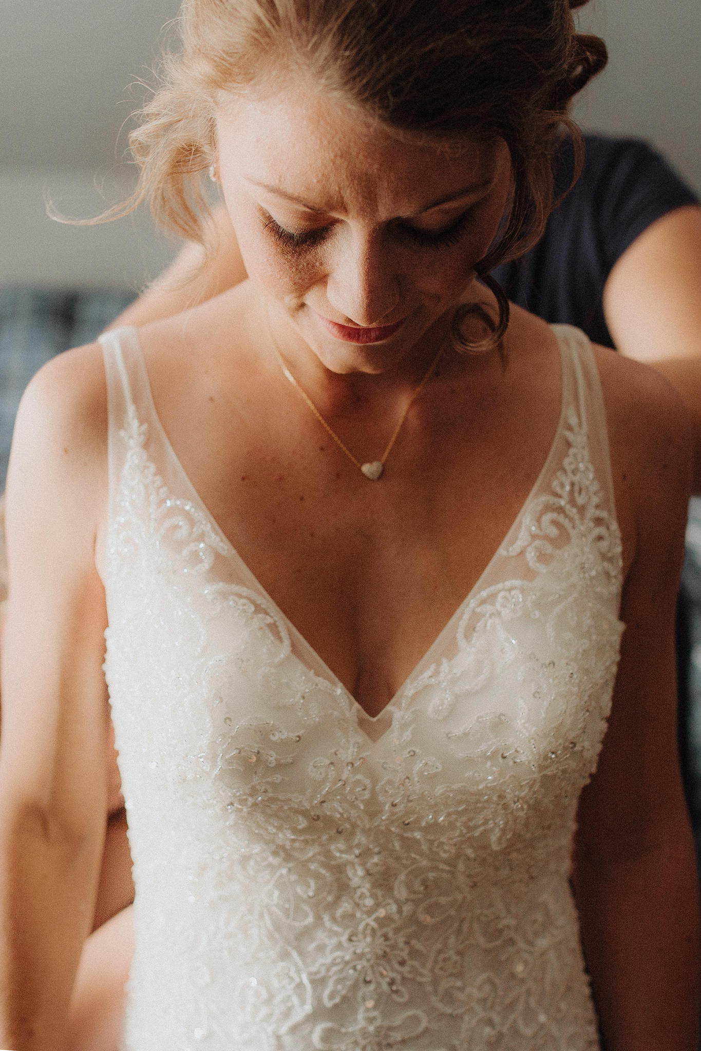 vermont-wedding-photographer-bride-getting-ready-1.jpg