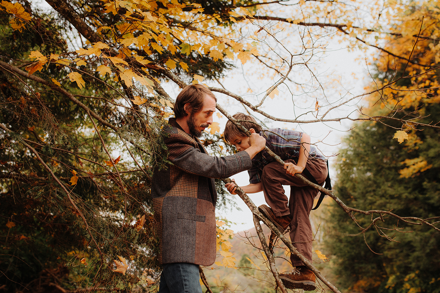 vermont-outdoor-family-portraits-autumn-father-son.jpg