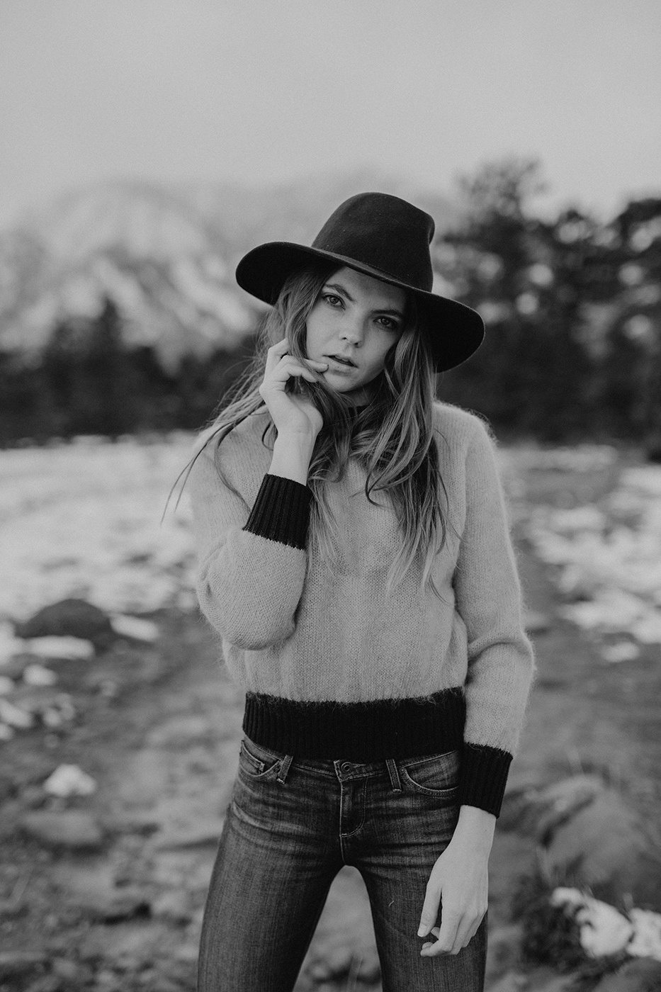 boulder-colorado-winter-snowy-trail-portrait-photographer-00002.jpg