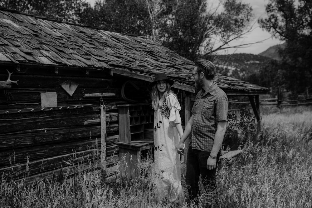 009-jones-max-colorado-ranch-engagement-photos.jpg