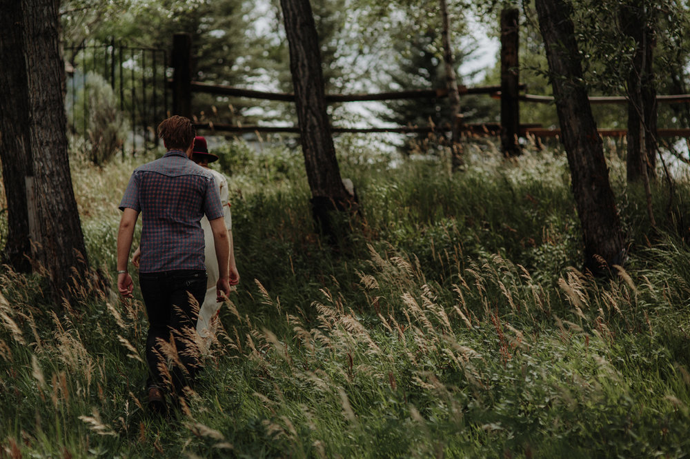 014-jones-max-colorado-ranch-engagement-photos.jpg