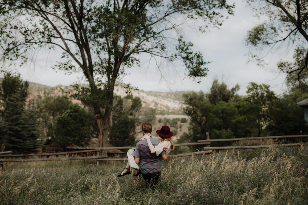 031-jones-max-colorado-ranch-engagement-photos.jpg