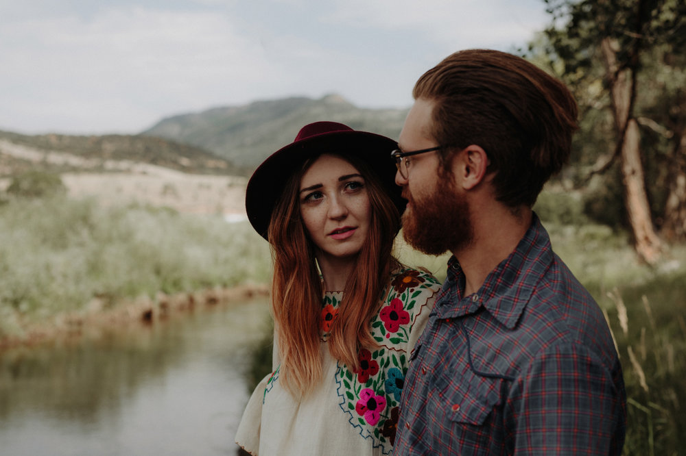 037-jones-max-colorado-ranch-engagement-photos.jpg