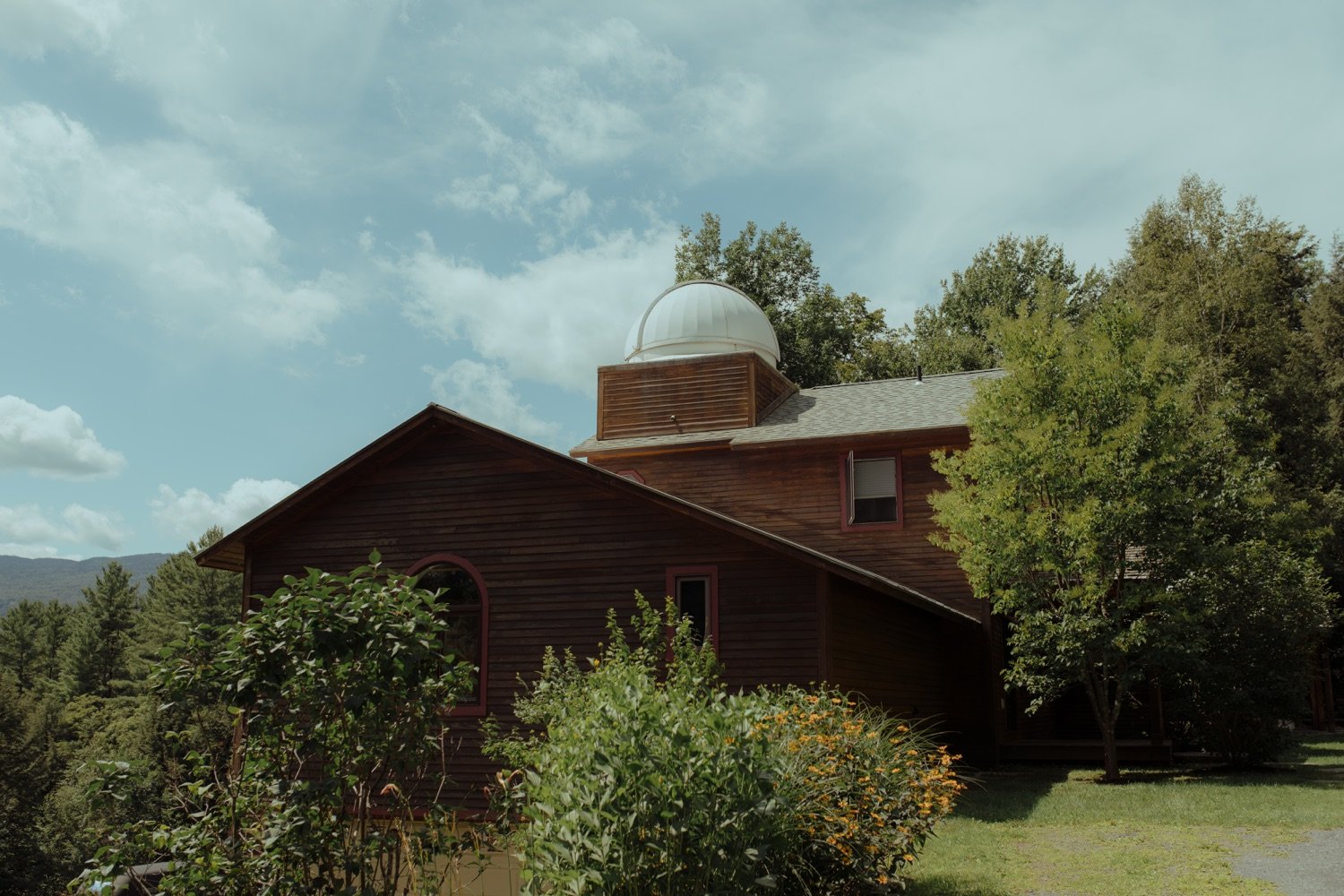 001_cameron-alexa-wedding-1_waitsfield vermont rental house .jpg