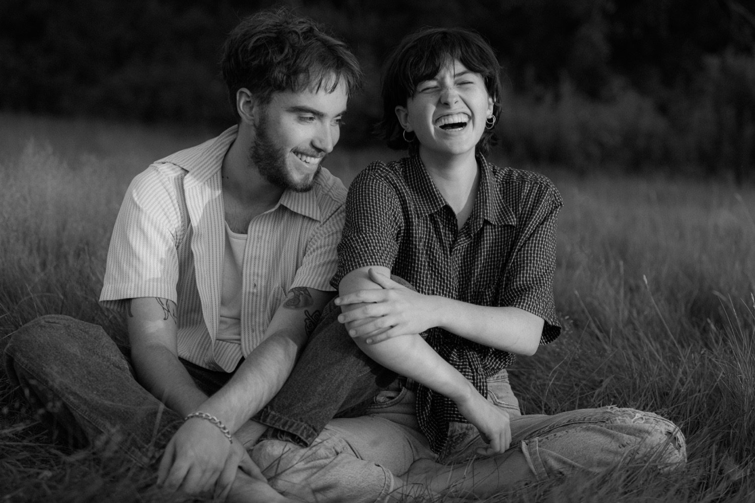 01_young couple sitting laughing in the summer grass .jpg