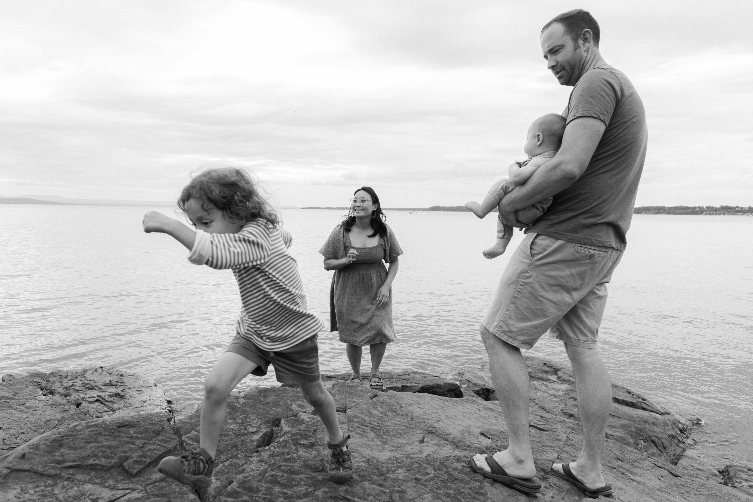 documentary-family-photos-oakledge-beach-burlington-vermont-5.jpg