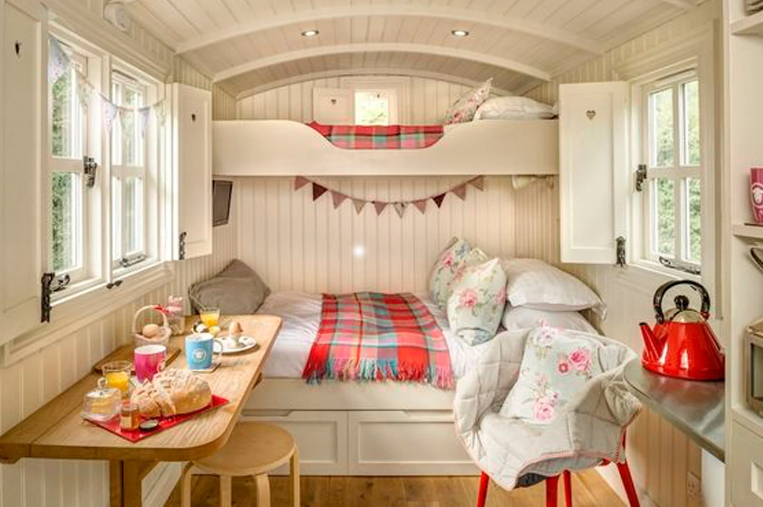 Vagon- guest house.jpg