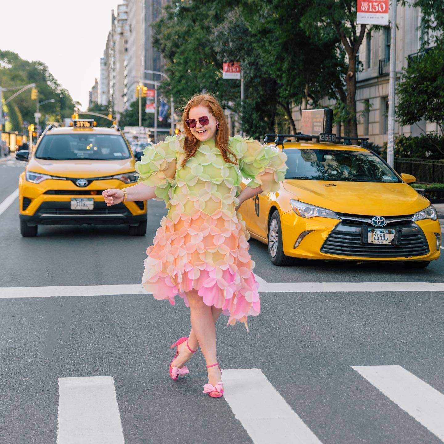 it&rsquo;s my birthday and i&rsquo;ll wear a rainbow dress if i want to 🥳🎉 #28 
&bull;
&bull;
&bull;
#birthday #birthdayoutfit #paskal #rainbowdress #colorfuloutfit #met #nyc #nycblogger #miabecar #ootd #fashionblog #fashionblogger #allieprovost #p