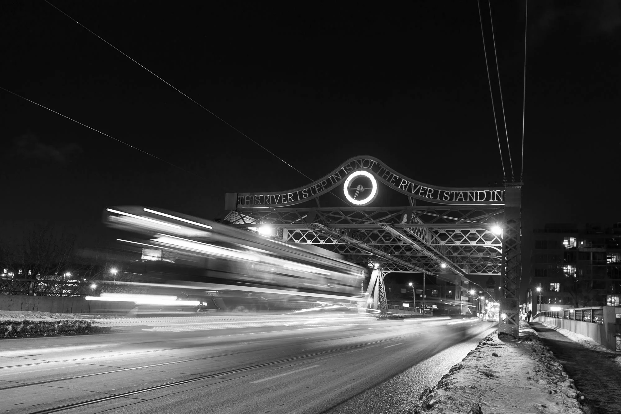 queen_bridge_bw.jpg
