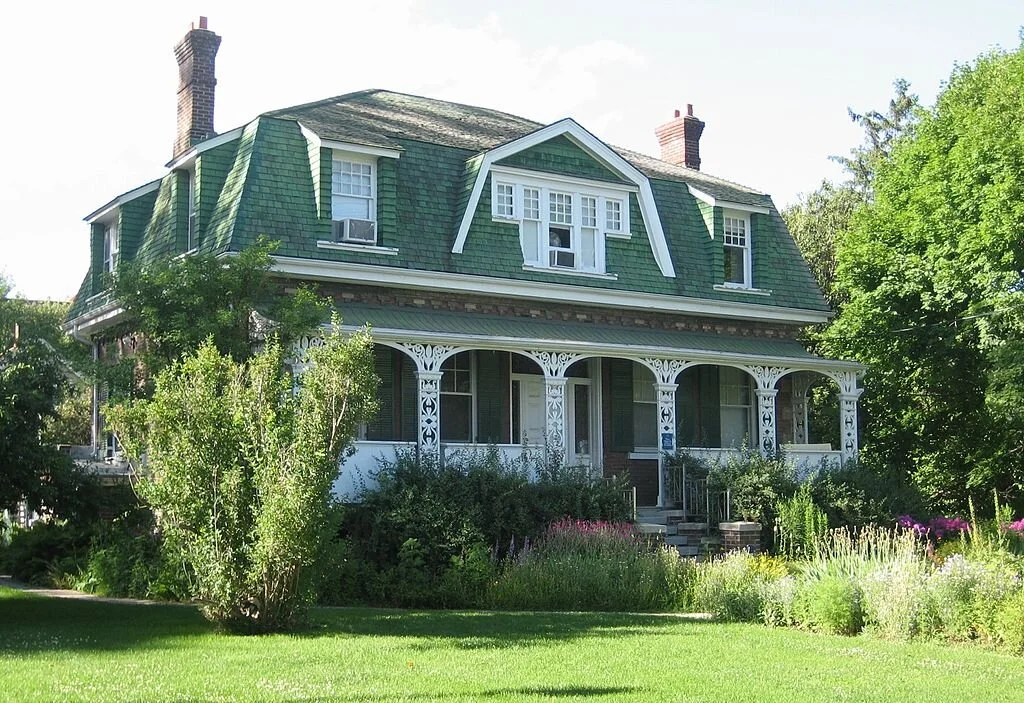 The Leslieville Flea is back at Ashbridge Estate
