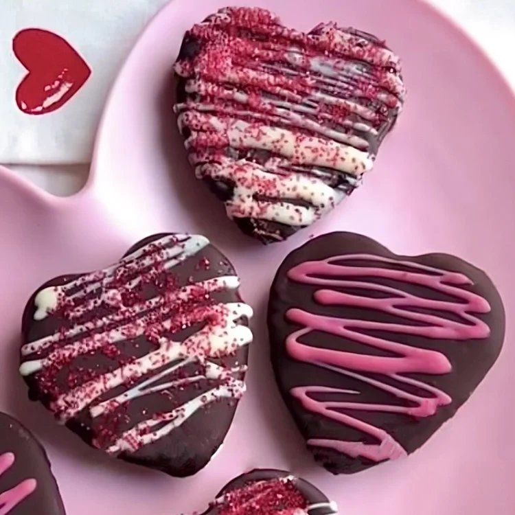 4 ingredient Reese's Hearts | Color Kitchen