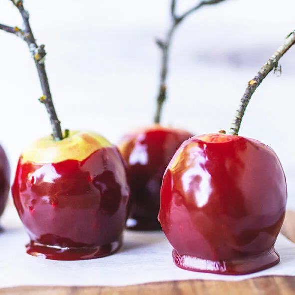 Red Velvet Caramel Apples Recipe | Color Kitchen