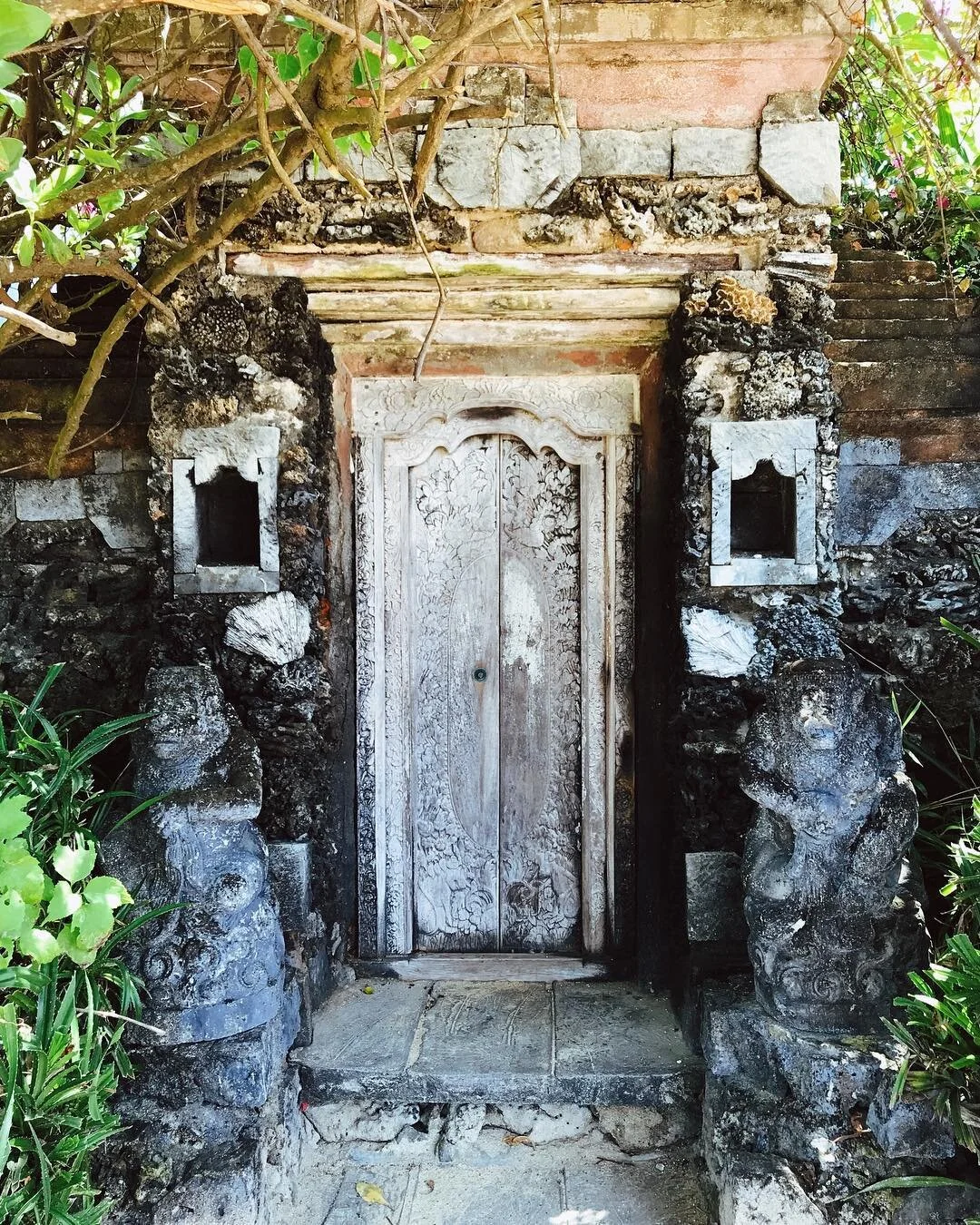 Portals - leading to new paths, new discoveries and a new scene. | &bull;
.
.
#1000 #sanur #bali #doors #portals #buildings #outdoors #wanderlust #materials #manandnature #design #balinesedoor #balistyle #plottingmywaythroughlife #architecture