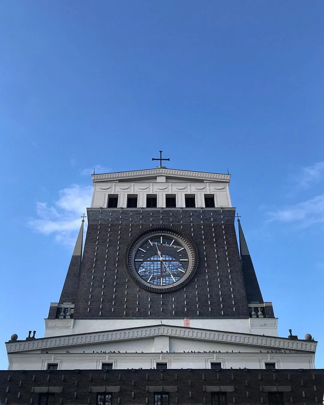 Mod | &bull;
.
.
#architecture #prague #czechrepublic #praha #building #postmodernbutnot #church #cityscenes #plottingmywaythroughlife