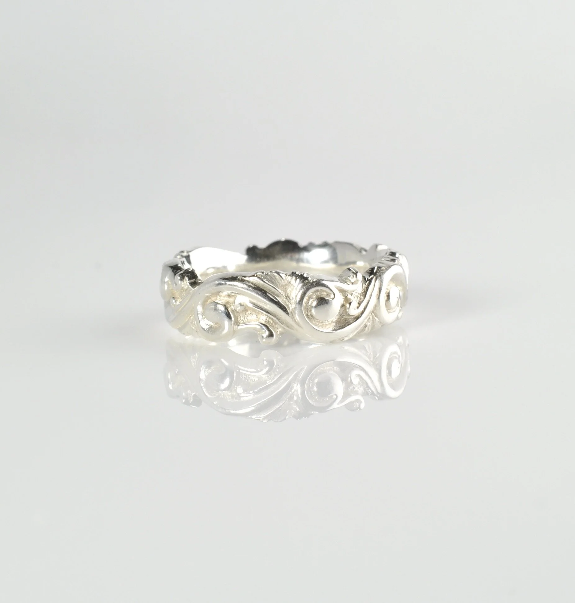 Waylon Rhoads Liquid Scroll Ring