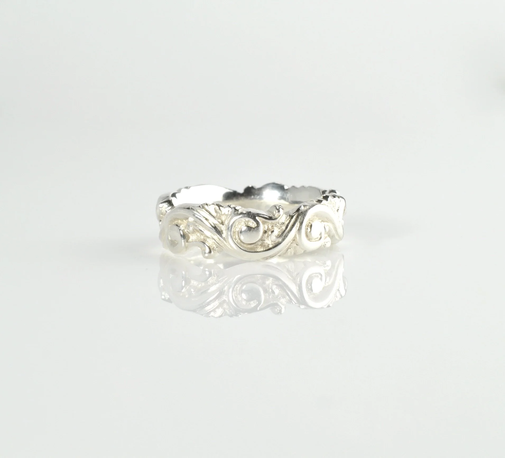 Waylon Rhoads Liquid Scroll Ring