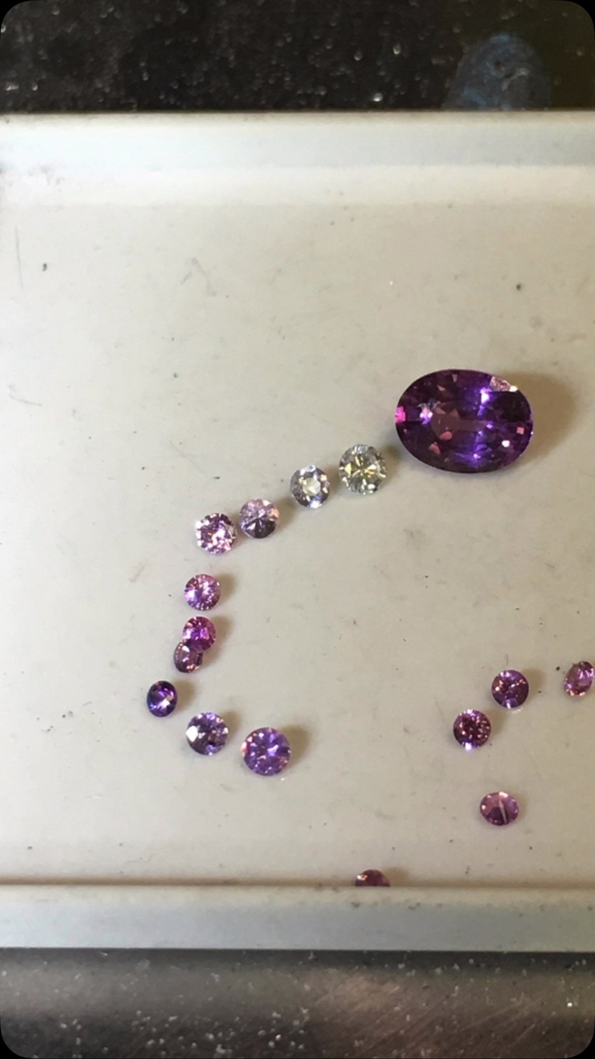 2017 provided me with a lot of great opportunities to make some beautiful jewelry. This pink-purple sapphire ring in 14k white gold was very pleasing to the eyes.👀
#waylonrhoadsjewelry #allrhoadsleadtolove #jewelrydesigner #thedistrictquincy #jewe