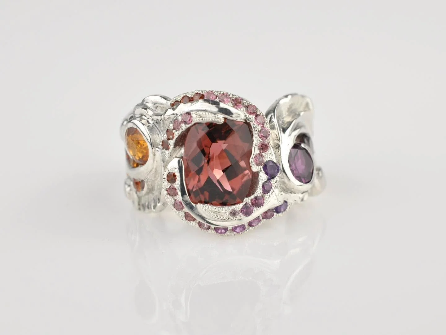 One of my latest creations is the "Organika Indulgence" ring.  A second rendition of the "Juicy Indulgence" design, this ring demonstrates my love of playing with color and finding new ways to make magical pieces!! 

For all the d