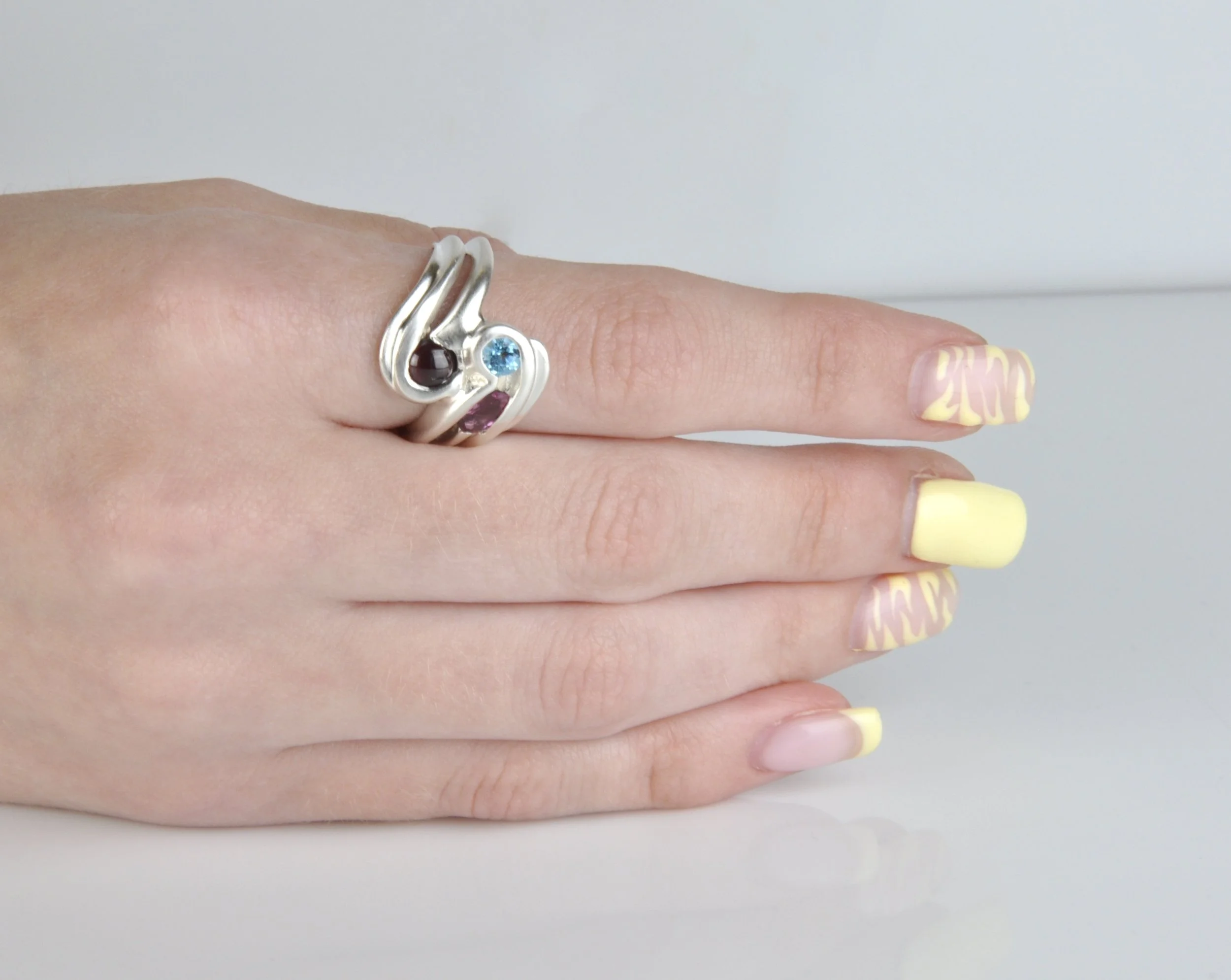 3 Stone Mellow Movement Ring #2