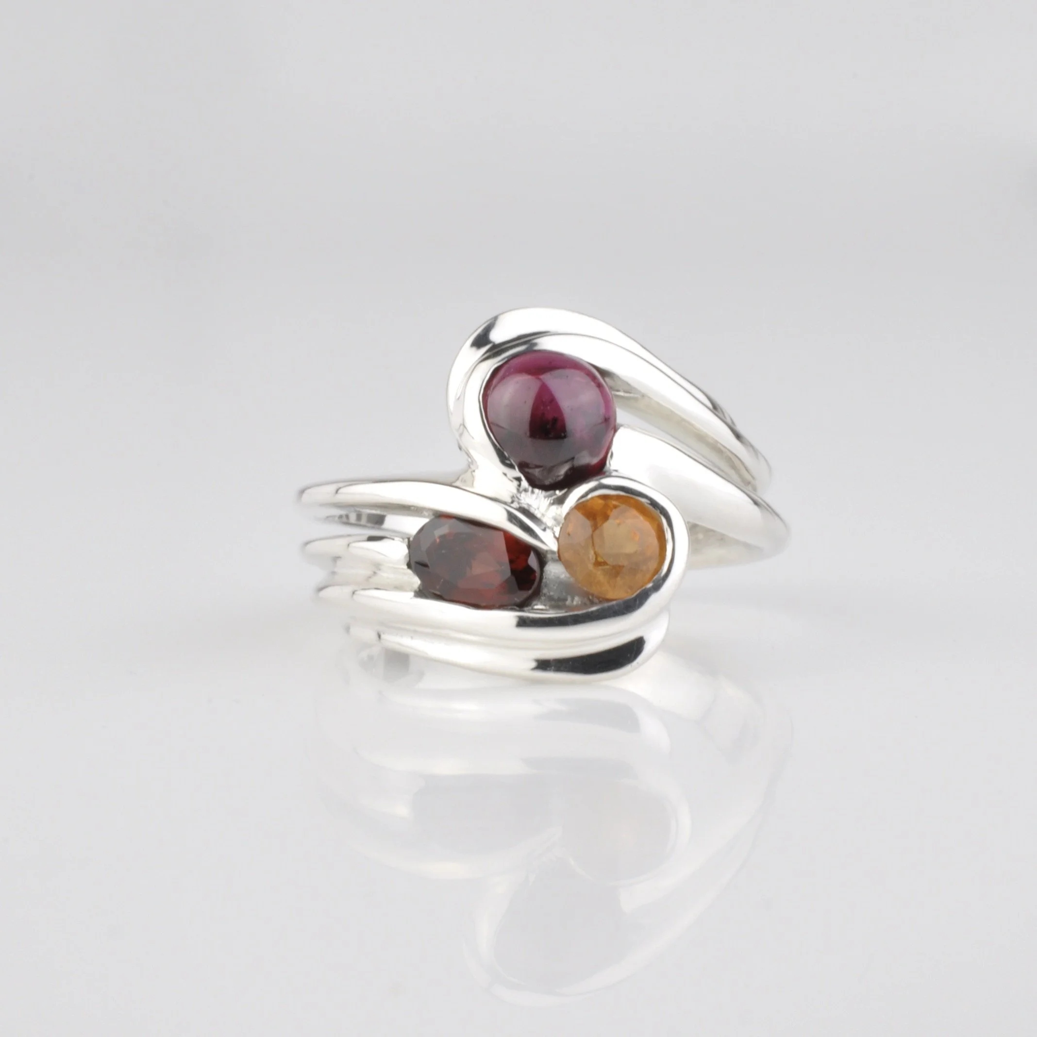 3 Stone Mellow Movement Ring #1