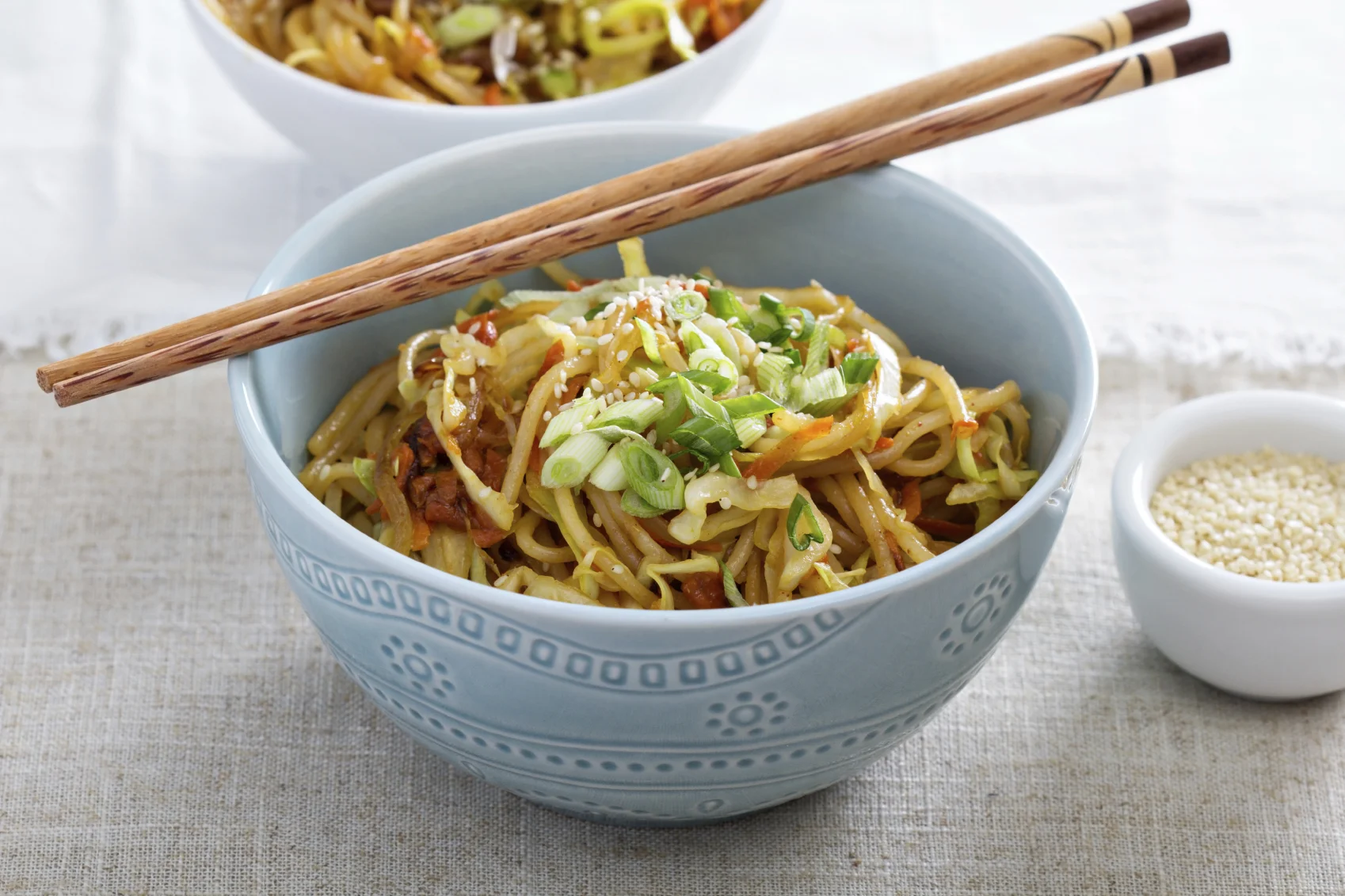 Лапша яичная "mai a yi" 1000г китай. Лянпи лапша. Капуста как лапша. Китайская лапша с капустой. Макароны с капустой.