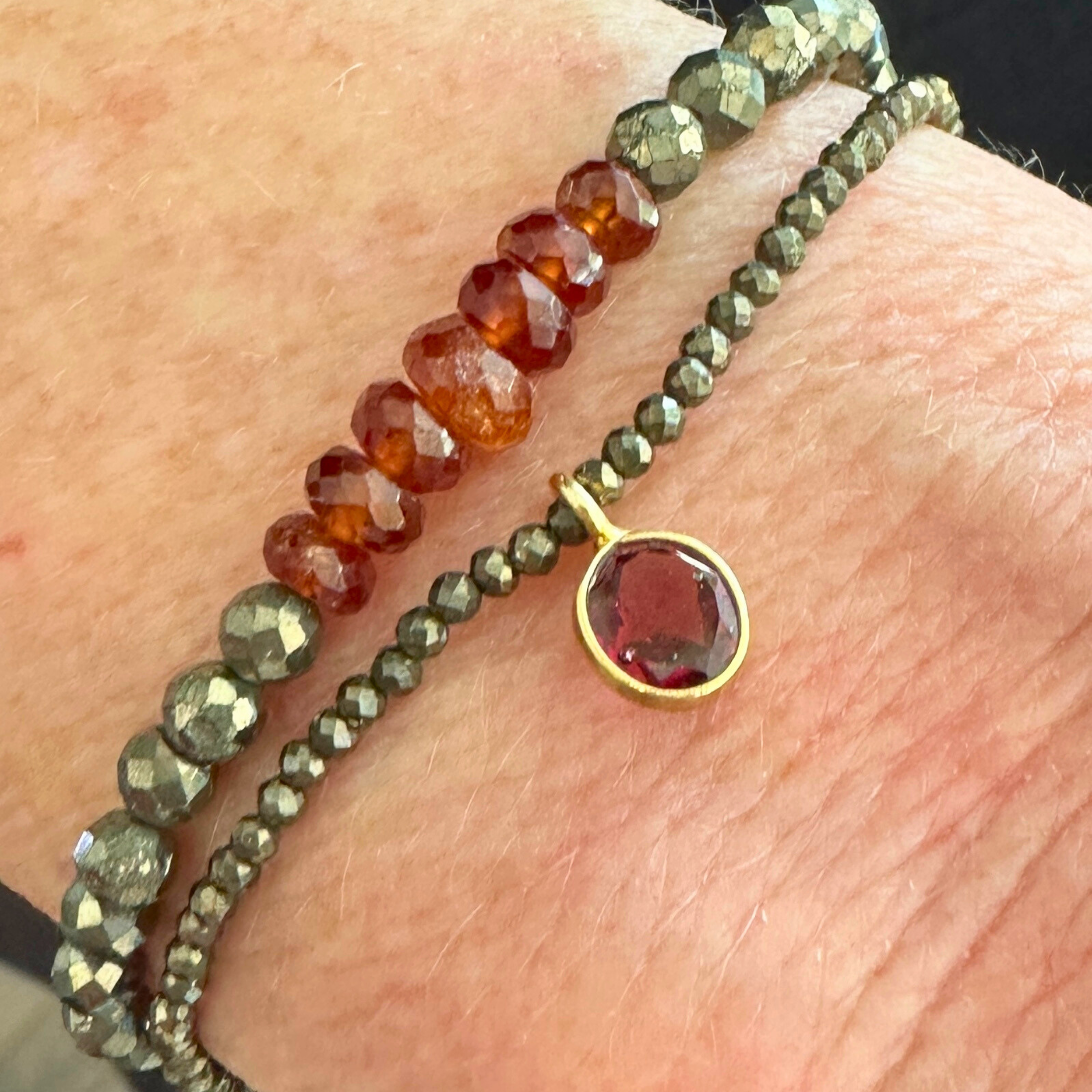 garnetbracelets_a0008038-0546-4c7f-bd1f-92335a5cad5b.png