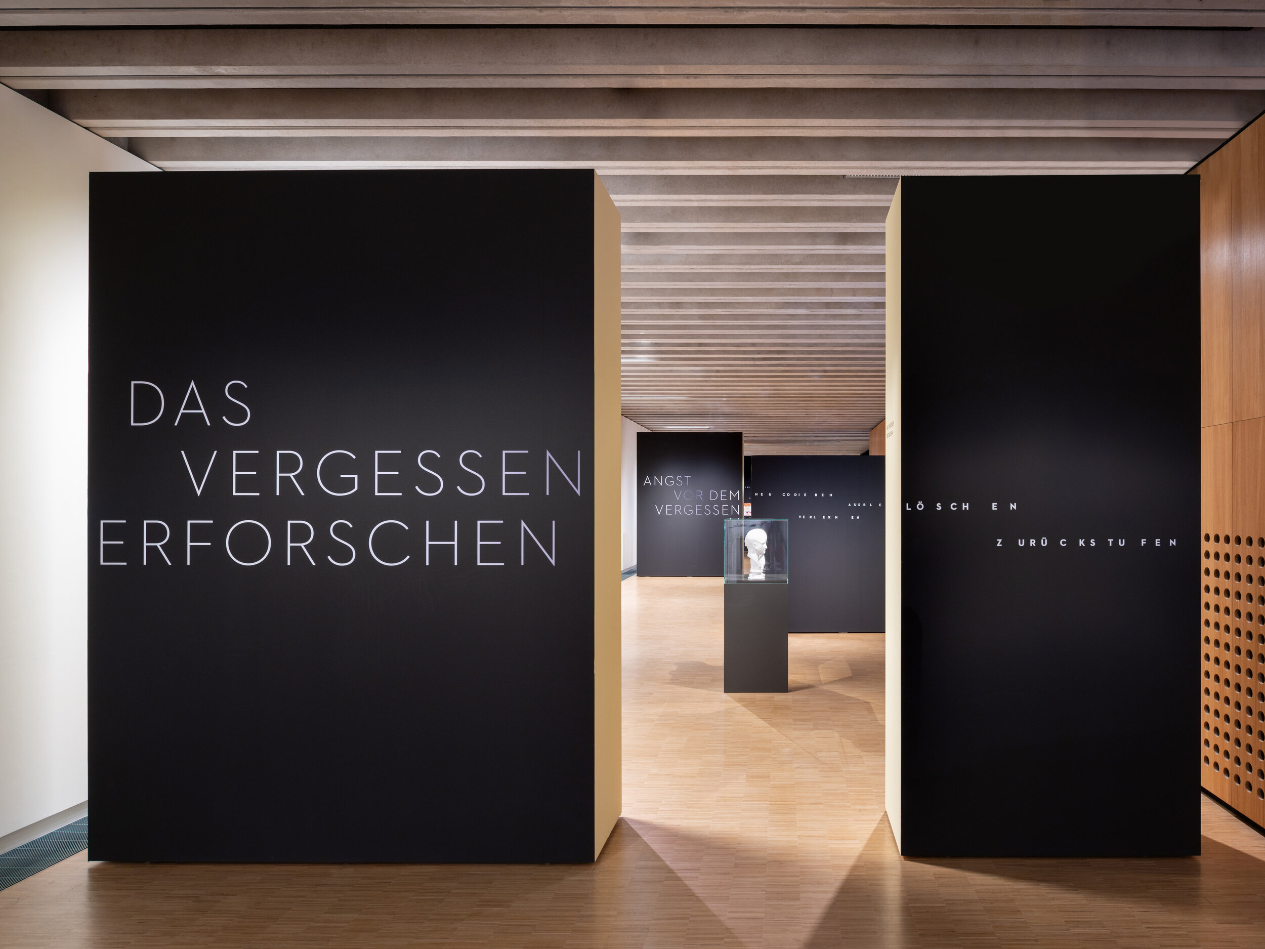   Vergessen. Warum wir nicht alles erinnern.    Sonderausstellung, Historisches Museum Frankfurt, 2019. 