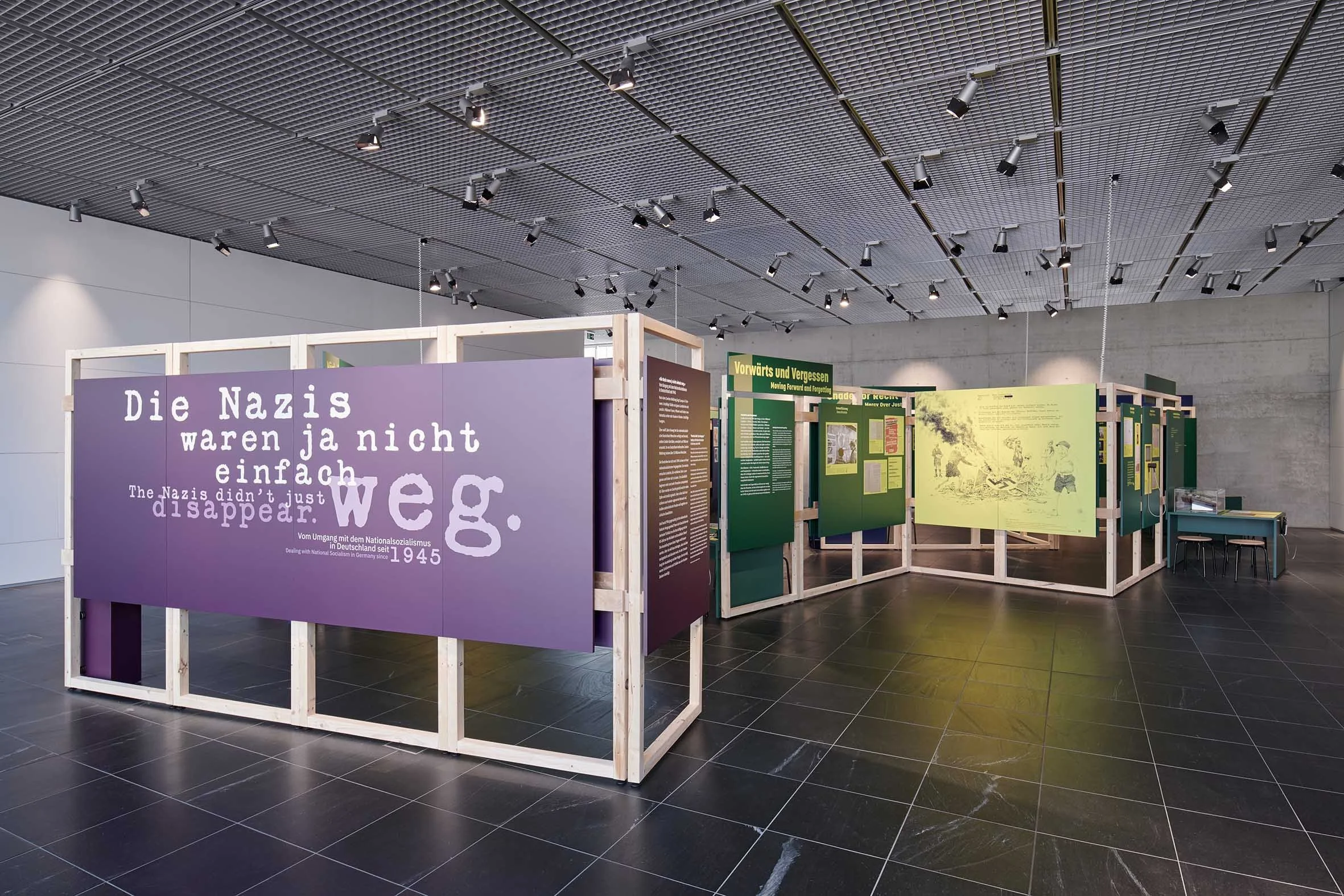   »Die Nazis waren ja nicht einfach weg.«   Vom Umgang mit dem Nationalsozialismus in Deutschland seit 1945 / Wanderausstellung  Eine Ausstellung des Schulmuseums Nürnberg der Universität Erlangen-Nürnberg, gefördert durch die Alfred Landecker Founda