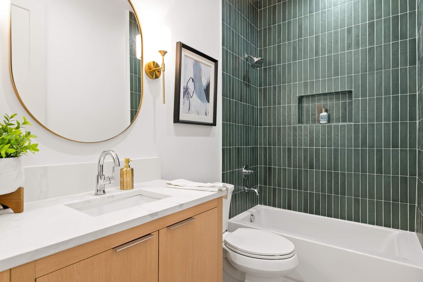 A well-composed image can make all the difference in showcasing the true beauty of a bathroom. I specialize in finding those unique angles and perspectives to accentuate the space and create a lasting impression 📸✨.⁠
⁠
By focusing on the room's stan