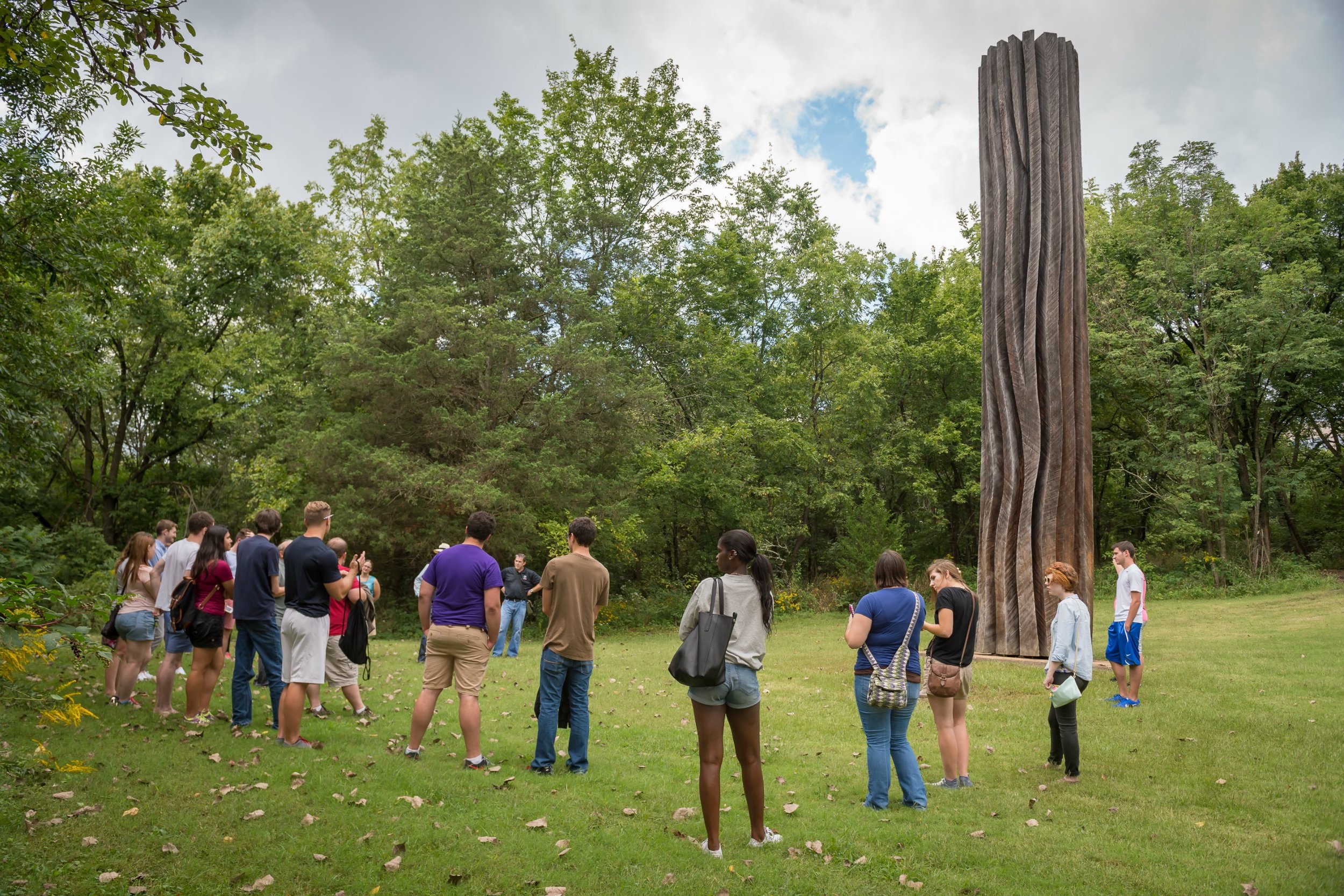 https://images.squarespace-cdn.com/content/v1/550487c7e4b02e0b159eb939/1518117799231-XQ9QE49Z4AMF1E9HPVQC/Walking+Tours_Park.jpg