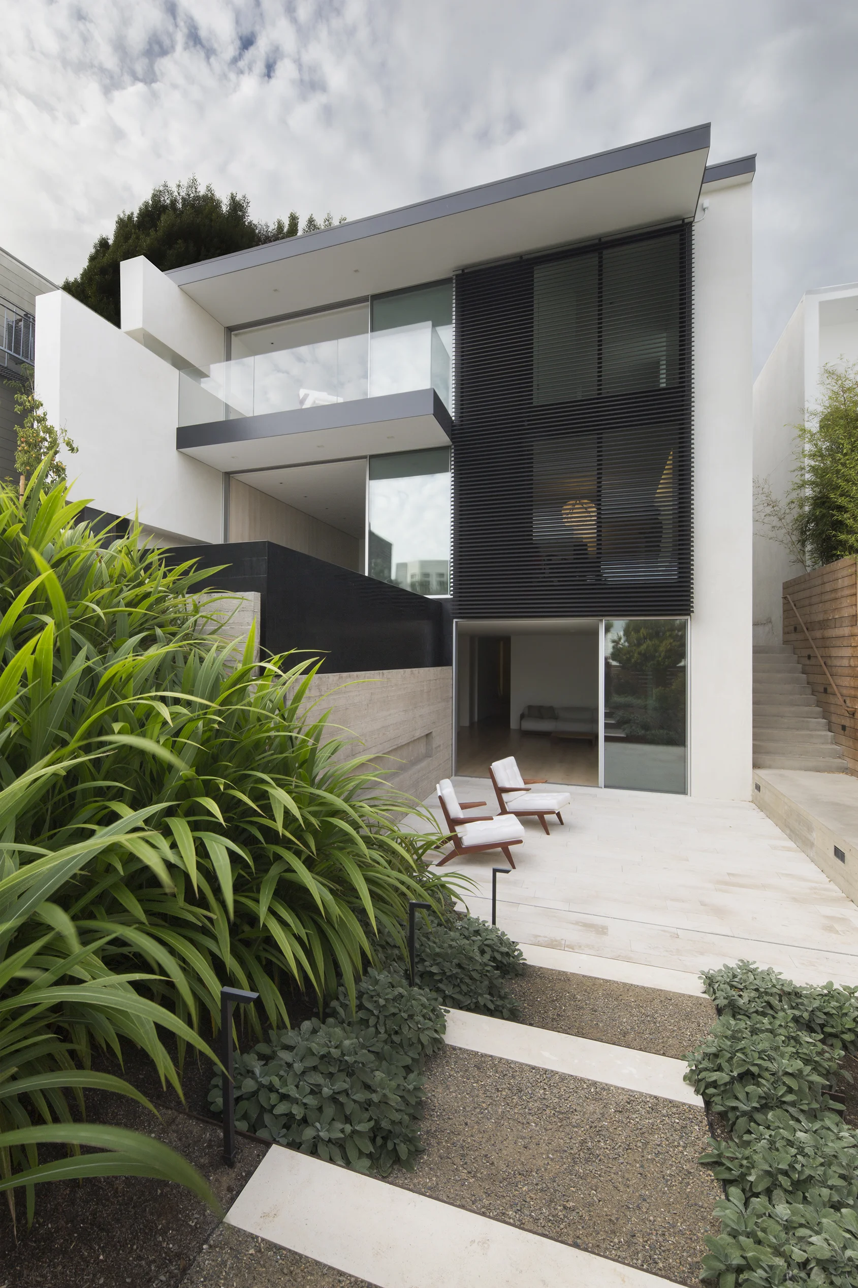 SKYHAUS Exterior / Interior Home Renovation - San Francisco, CA Work completed in 2014 while a Project Designer / Manager at Aidlin Darling Design (photos by Adam Rouse Photography) Awards: 2014 Interior Design Magazine Best of Year Award Winner, Piece de Resistance 2015 Chicago Athenaeum Museum of Architecture and Design, American Architecture Award 2015 Custom Home Magazine , Builder's Choice Grand Award, Renovation 2016 International Interior Design Association Northern CA, Live Merit Award 2016 American Institute of Architects SF, Interior Architecture Honor Award