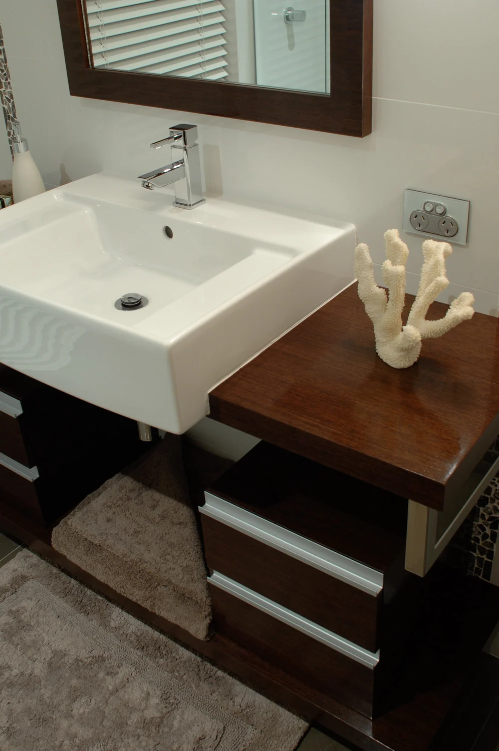 bathroom_06.jpg