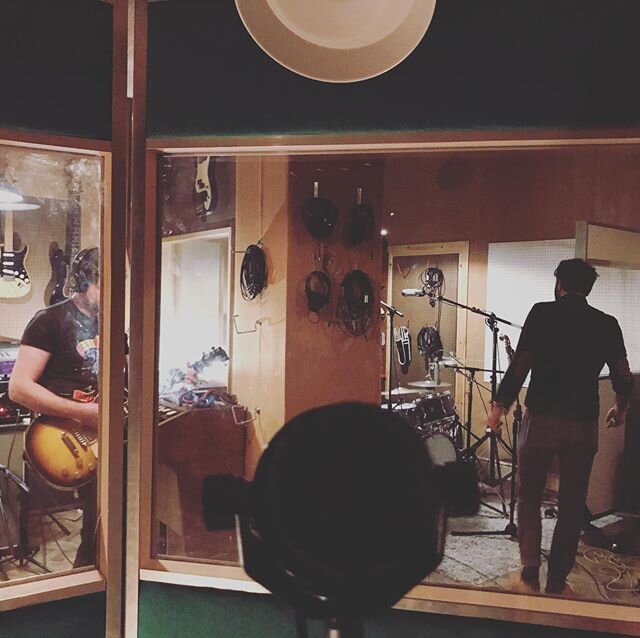 My view today - it&rsquo;s a good view! Tracking debut single with the band who are on fire at @buffalorecordingstudio - new song called Broken Sky. Bring it!!!
.
.
.
#music #recordingstudio #musicstudio #live #newmusic #singer #songwriter #producer 