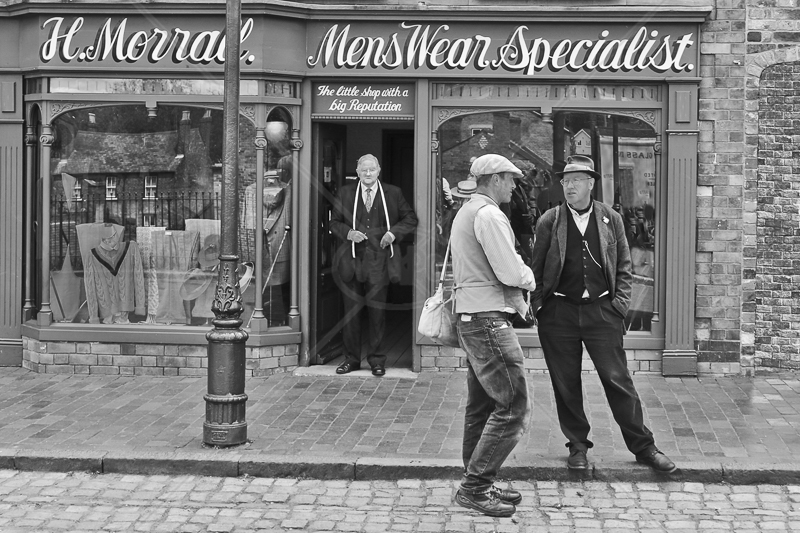  Waiting for a Customer by Peter Hodgkison - 3rd (INT mono) 