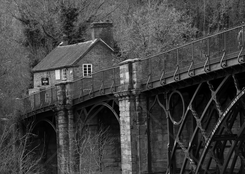  The Ironbridge and Toll House by Ian Burton - HC (Int) 