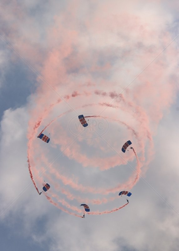 Spiralling Parachute Display Team by Ian Burton - HC (Int col)