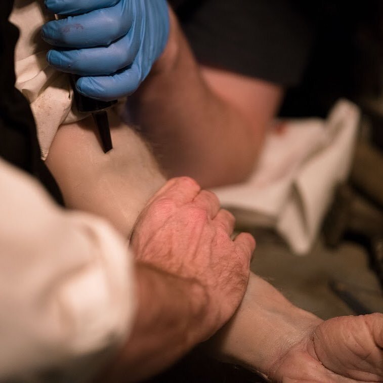 Injecting a fake arm with blood on the set of The Altruist. #moviemagic #practicaleffects #gorybutlovely #behindthescenes #scifisurrealism #arthouse